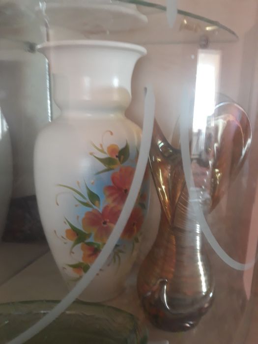 Продам вазы одна  керамическая новая вторая советская стеклянная