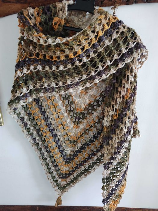 Vand poncho handmade model unicat din lana angora