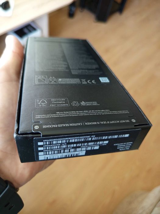 Неразопакован Samsung Z Flip 6-256gb