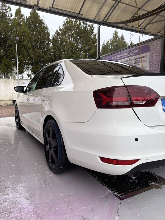 Volkswagen Jetta 1.6 TDI 105 cp