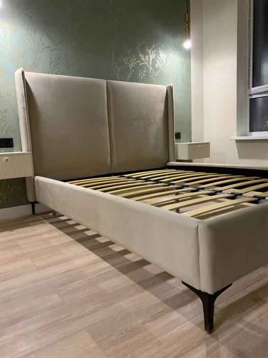 Двухспальная кровать индивидуальная модель Бриз