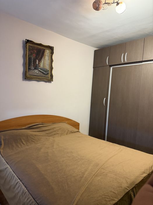 Închiriez apartament cu 2 camere decomandat