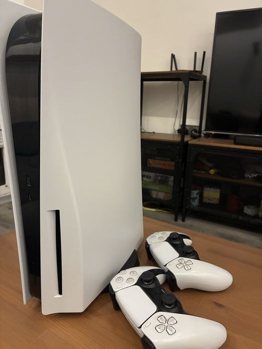 Playstation 5 Disc 1 TB с 2 контролера и игри