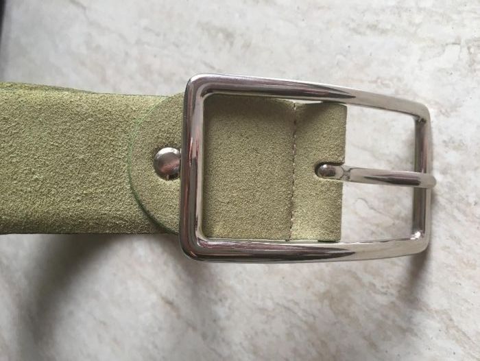 колан в бледозелено от естествен велур