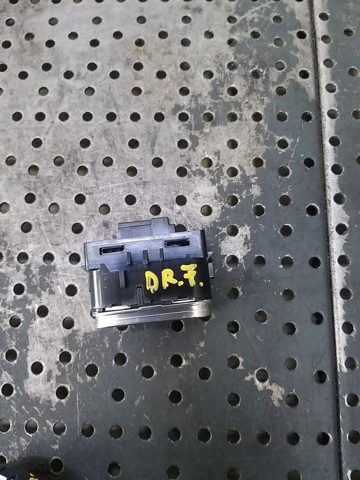 Buton dreapta fata mercedes b class w247 a1679050201