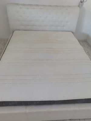 Vând cadru de pat cu saltea 160x200.