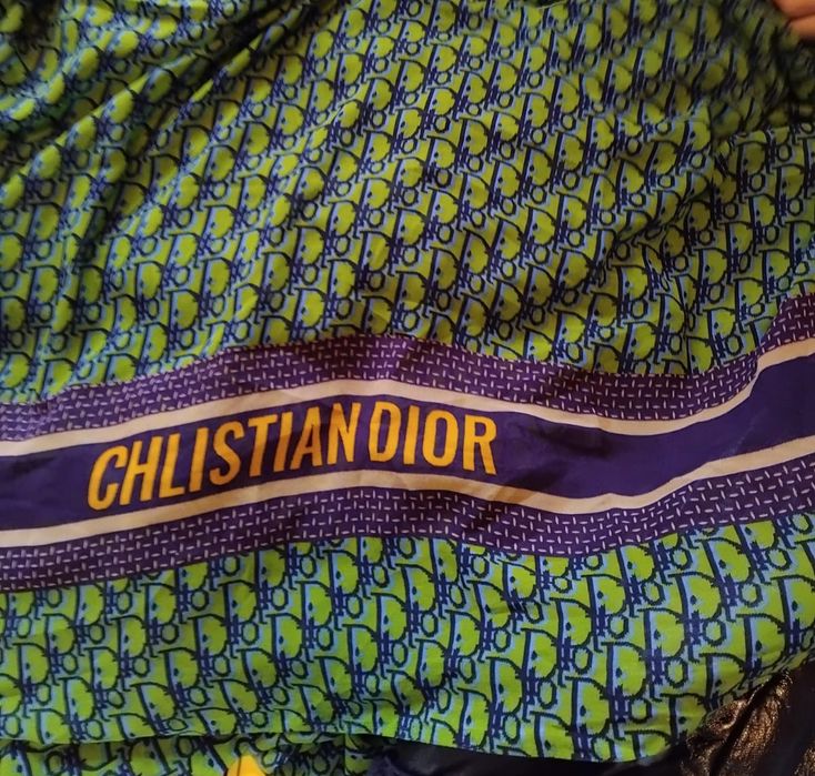 Vând materiale michael kors