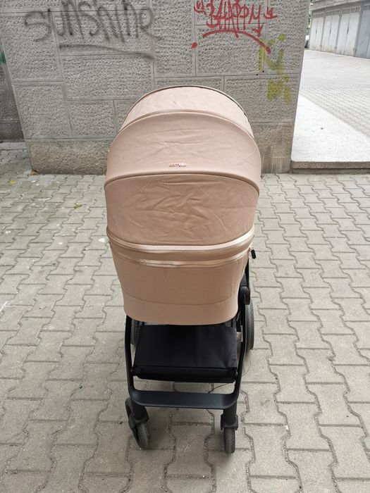 Продавам детска количка Crello Ultra