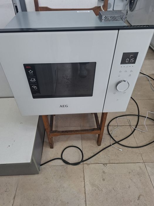 Микровълнова фурна за вграждане АЕG Serie 8000