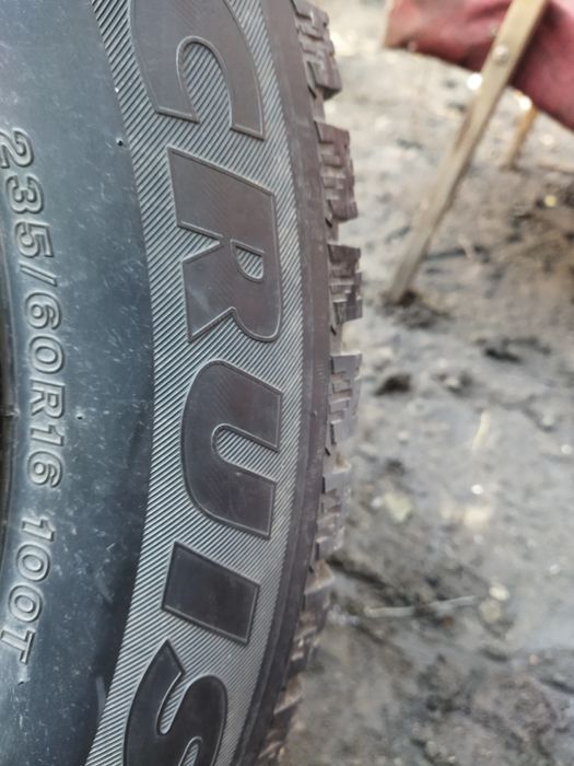 Шины Bridgestone 235/60/16 зимние