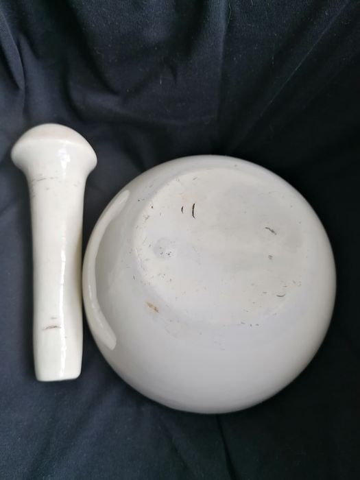 Аптекарски порцеланов хаван