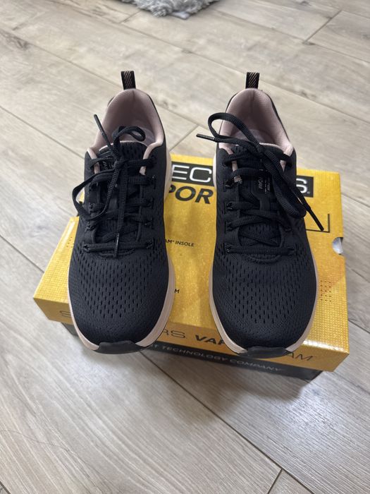 Маратонки skechers 37,5