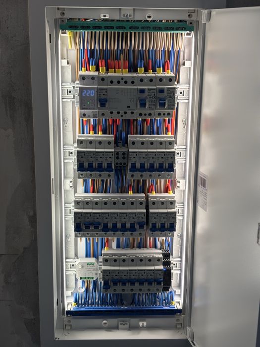 Электрик / Электромонтажник