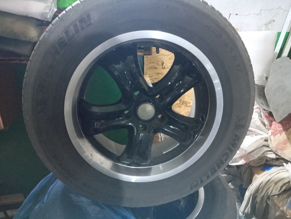 Диски с шинами 114,3 х 5.  R 17