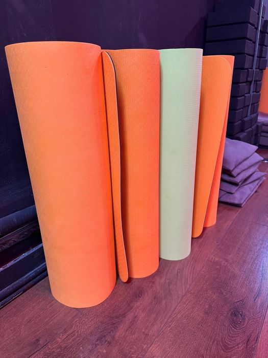 коврики для йоги, растяжки