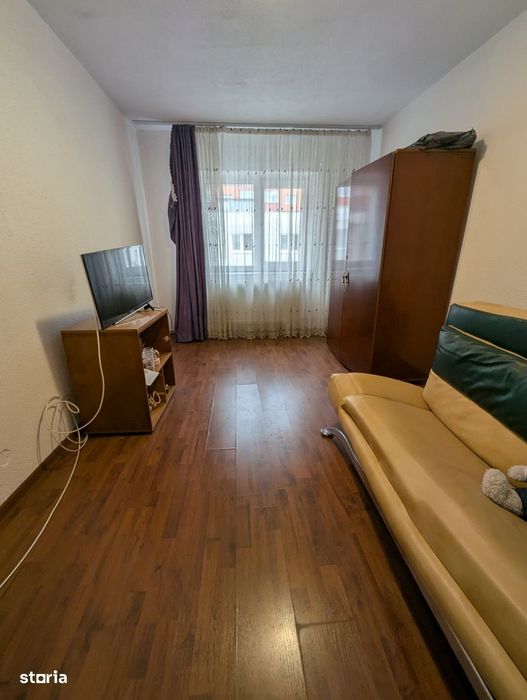 Apartament cu 3 camere in Astra