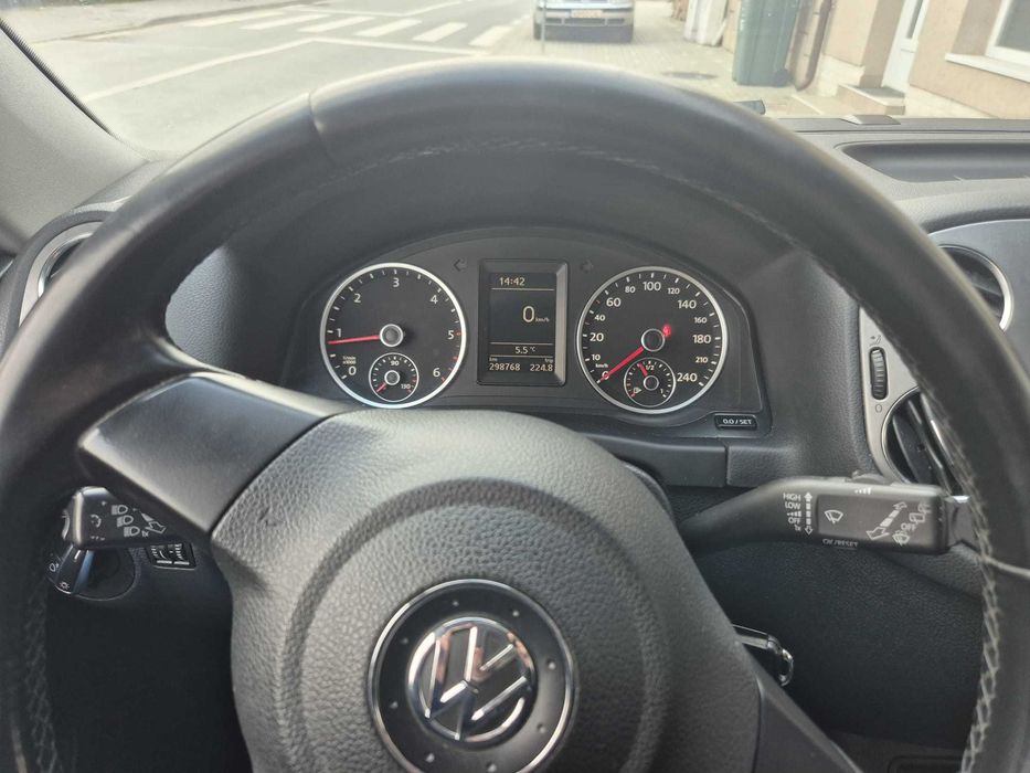 Vând Volkswagen Tiguan 2011