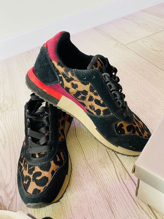 Разпродажба ! Всички обувки на цена 15лв.