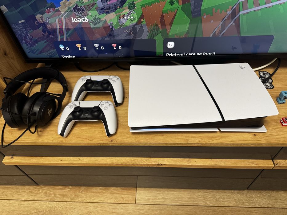 PS5 slim 848 GB, 2 manete si o pereche caști ps5