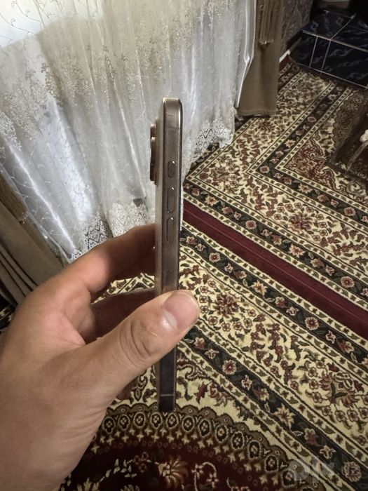 iPhone 16 pro max gold titanun