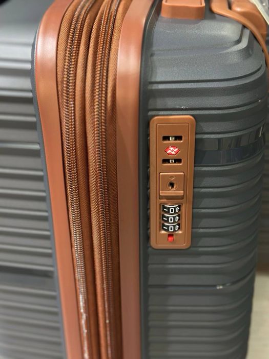 Скидка на большой чемодан из полипропилена