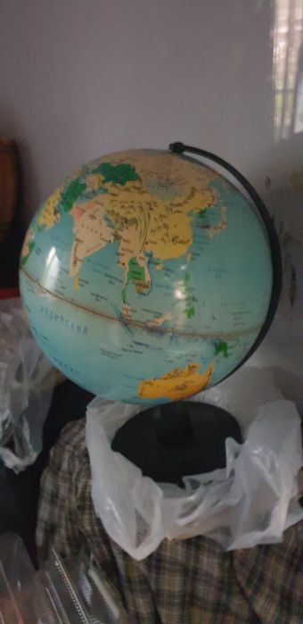Продам школьный глобус.
