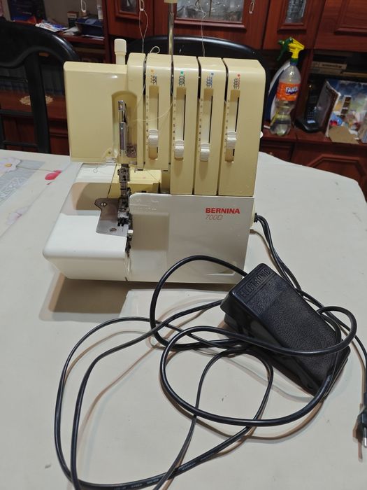 Продается Оверлок Bernina 700D