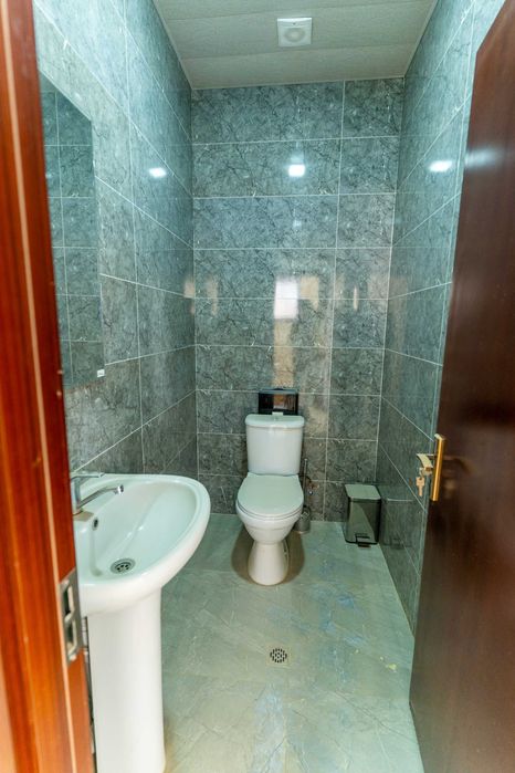 Продается новый двух этажный магазин