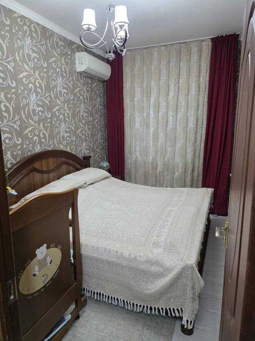Продаю квартиру.Юнусабад 19  Кредит Азия , бетонка  2/5/5