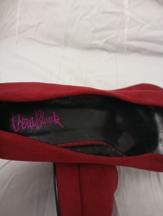 Pantofii scufitei roșii