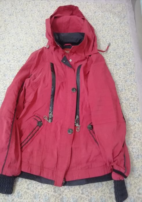 Продам ветровку 46р 3500т