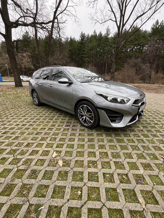 Продавам Киа Сеед Kia Ceed plug-in hybrid 2021 година