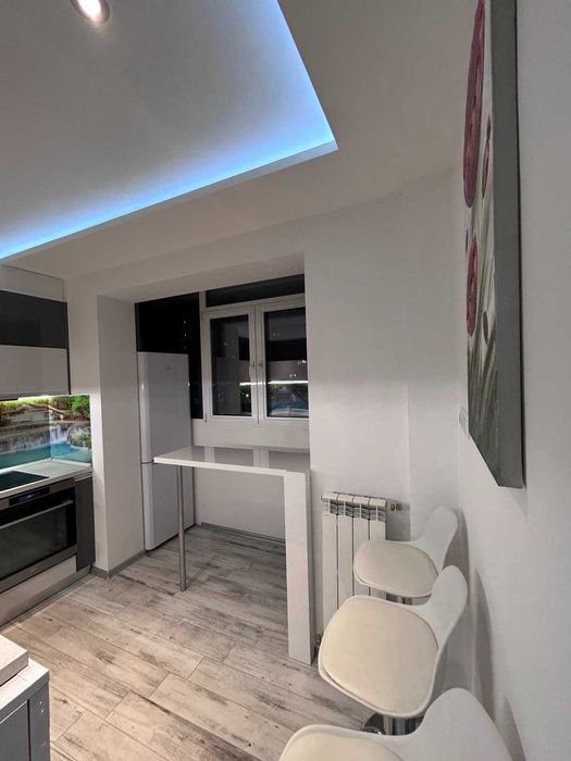 Тристаен обзаведен апартамент Младост 1-Касабова