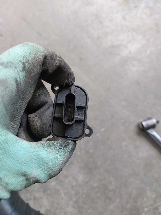 Debitmetru Bmw F10 F11 F30 F31 2.0d 0281006092