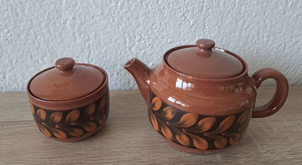 Керамичен чайник и захарница