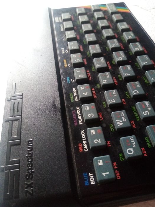 ZX Specrum Sinclaire ретро компютър