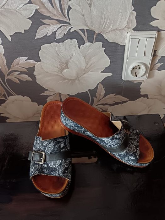 Три пары летней обуви