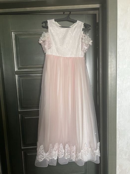 Нарядное платье 9-10 лет