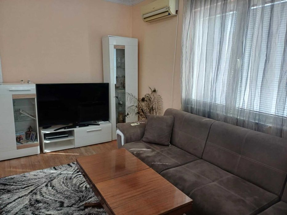 Етаж от къща, Сладкарски цех, Гараж, Партерна гарсониера