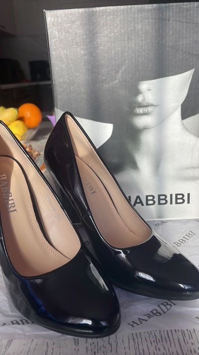 Продавам чисто нови дамски обувки