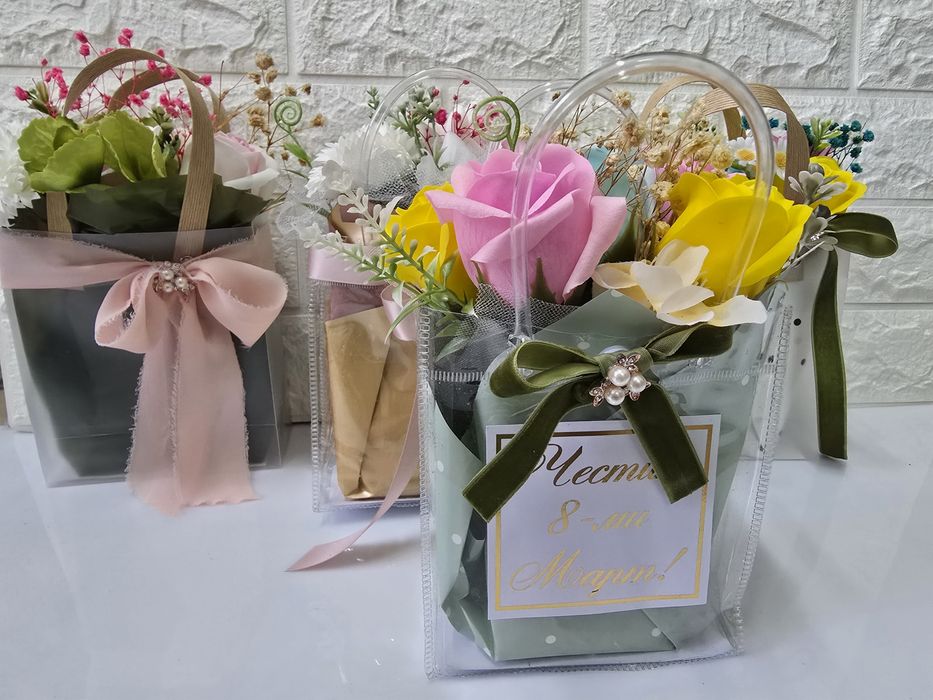 Сапунени рози и цветя в кутия или торбичка