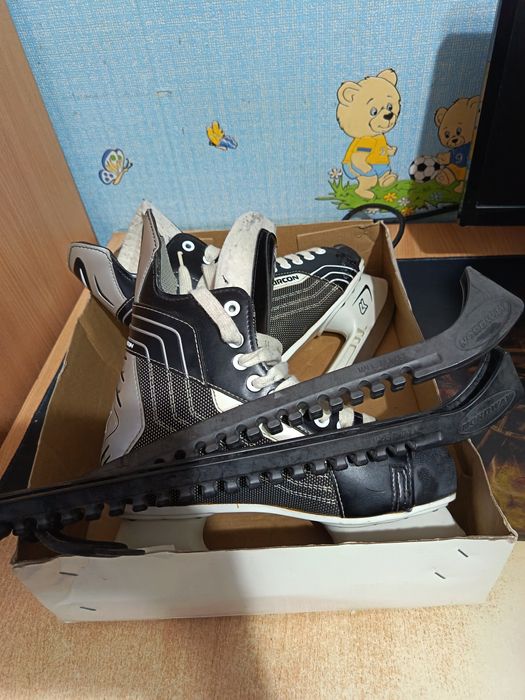 Коньки хоккейные 40 р-р.