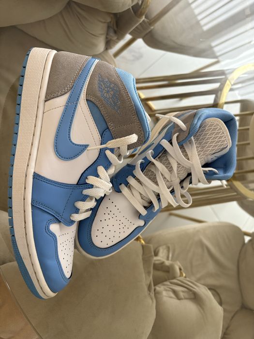 Air Jordan 1 Mid University Blue Grey