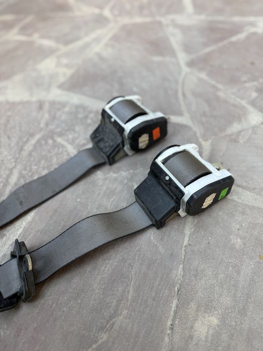 Серые ремни передние на BMW e34 (Индивидуал)