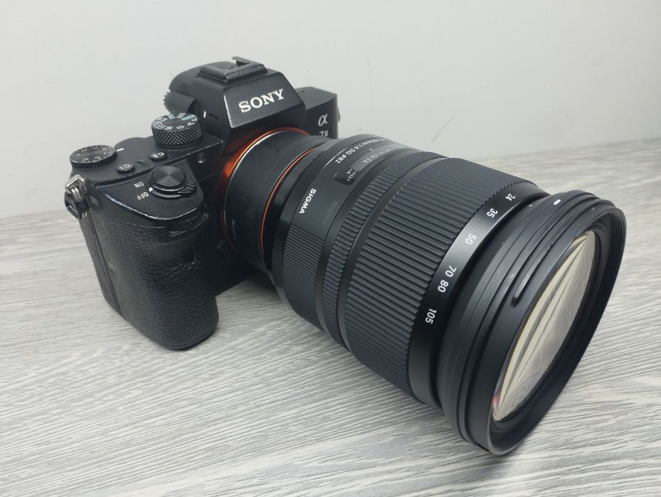 Sony Alpha A7 3, Sigma 24-105 obyektiv bilan 
Sony 24-105 E MOUNT bila