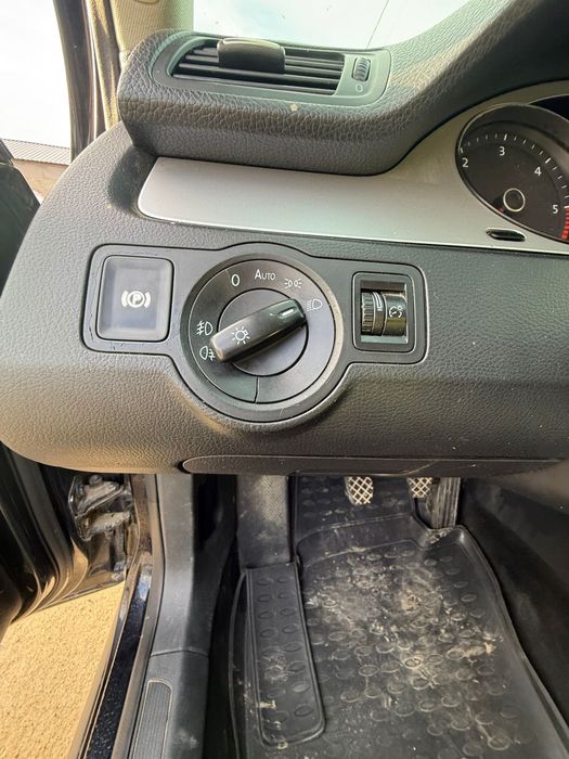 Vând Passat B6 1.6 TDI