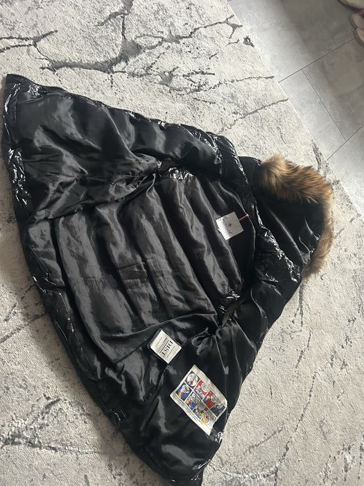 Vesta  neagra lucioasa