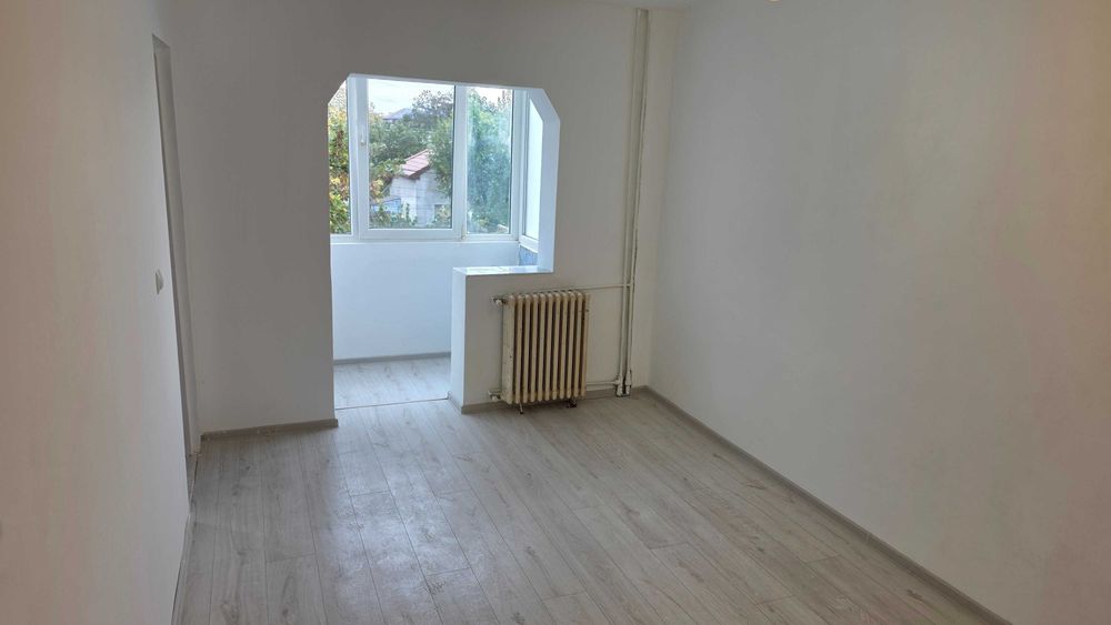 Proprietar, Garsonieră de vânzare, etaj 2 – B-du Dimbovita
