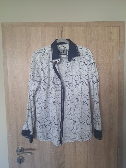 Продавам 2 бр.  мъжки ризи и 1 бр.   мъжки панталон