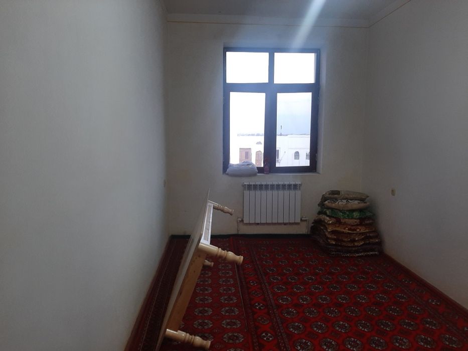 Урганч шаҳар АлХоразими кўчаси, йўл юзида Монро кафе рўпарасида